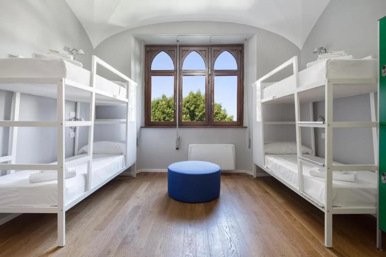 Babila Hostel & Bistrot Milan