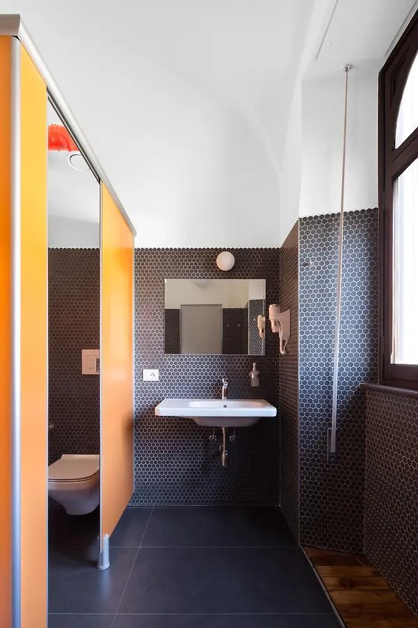מילאנו Babila Hostel & Bistrot